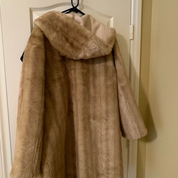Women’s Reversible Coat - Picture 4 of 5